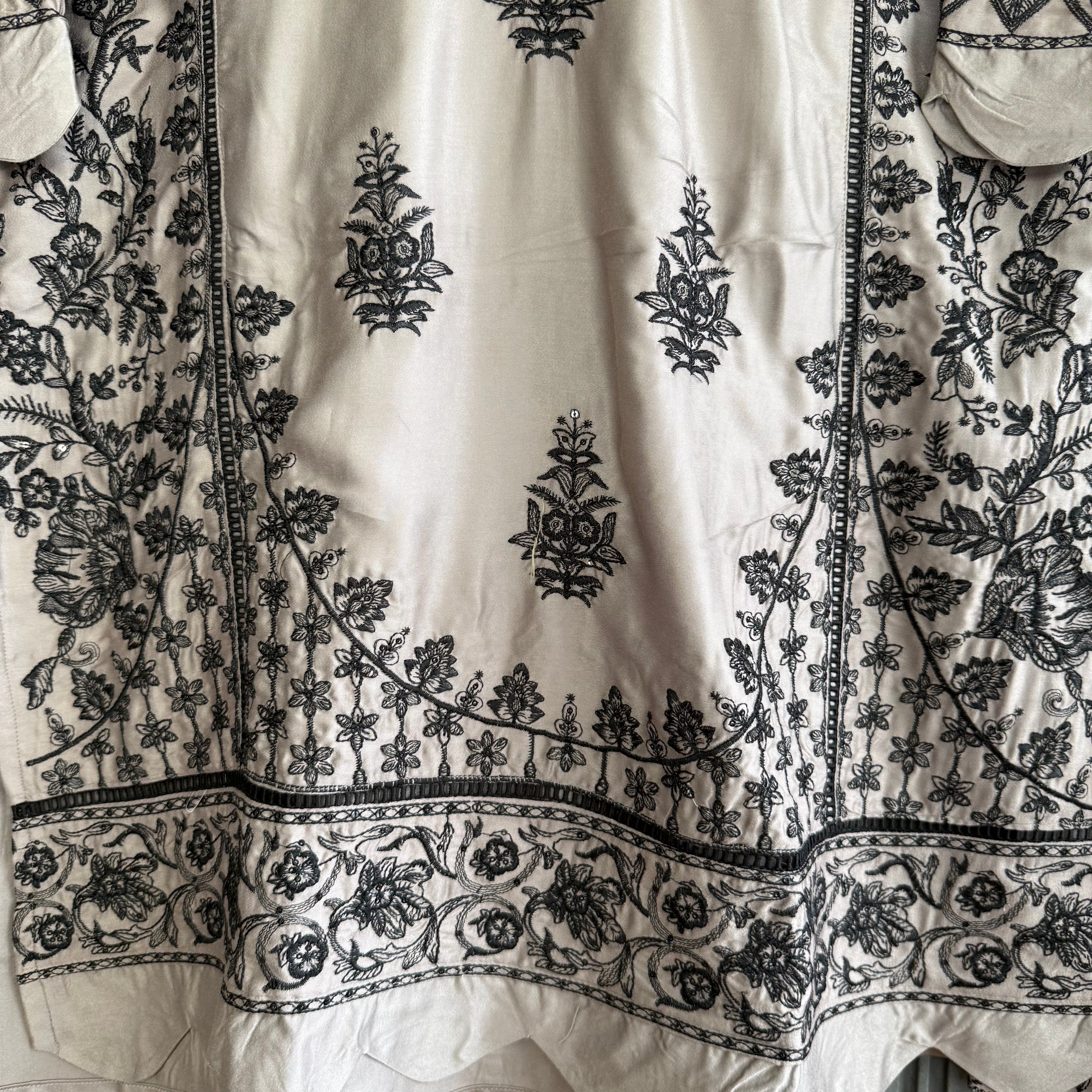 Maham hayat Pakistani suit