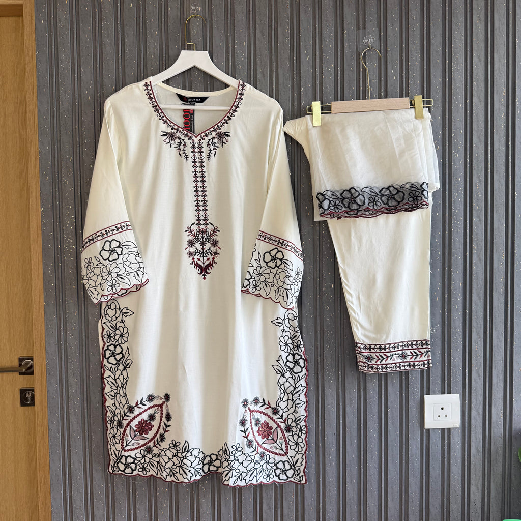 Duha Aiman Pakistani suit