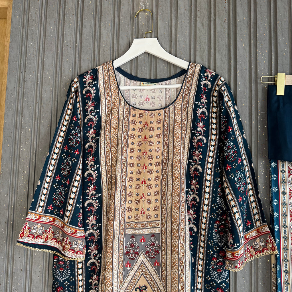 Minaahil Pakistani suit