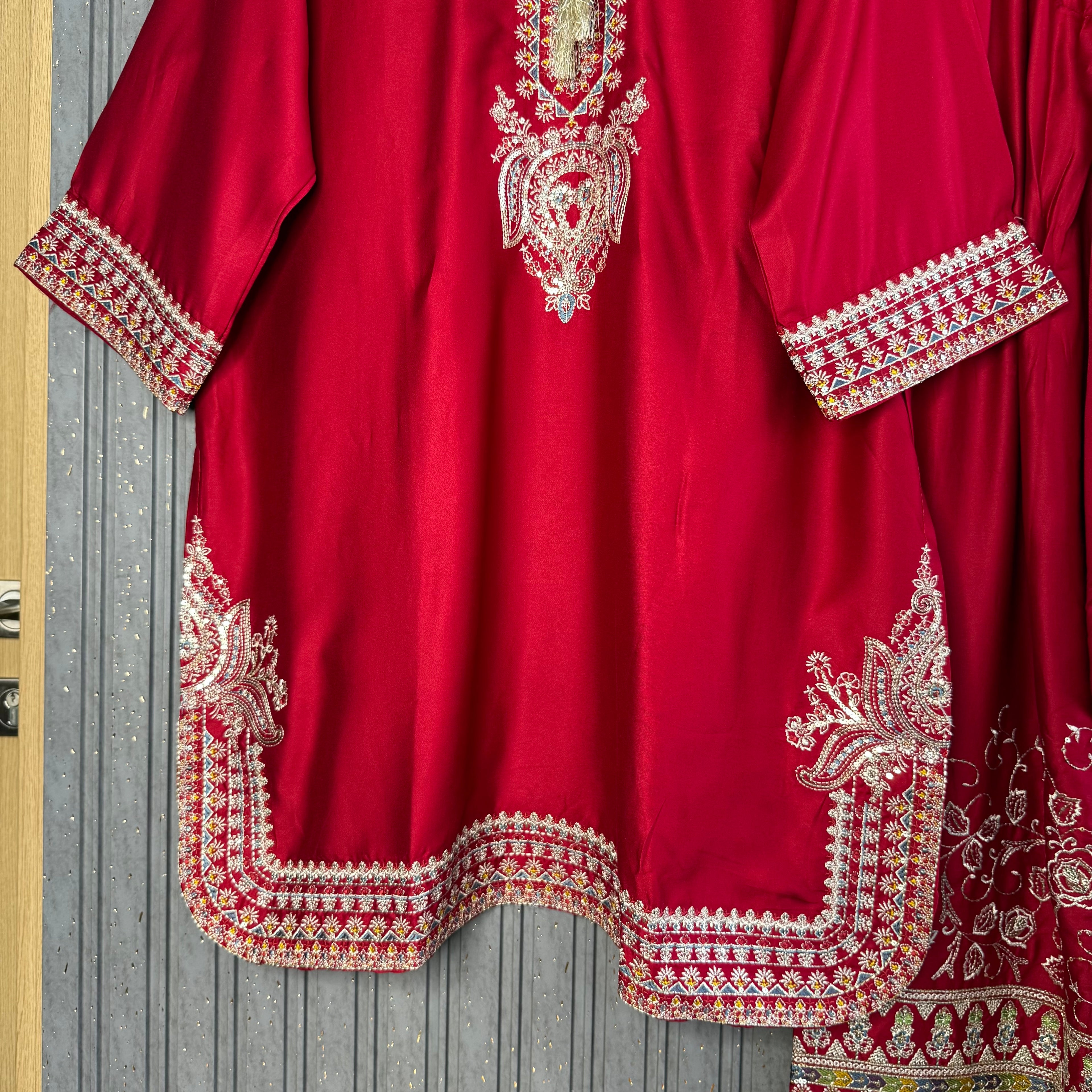Dabish Farshi suit