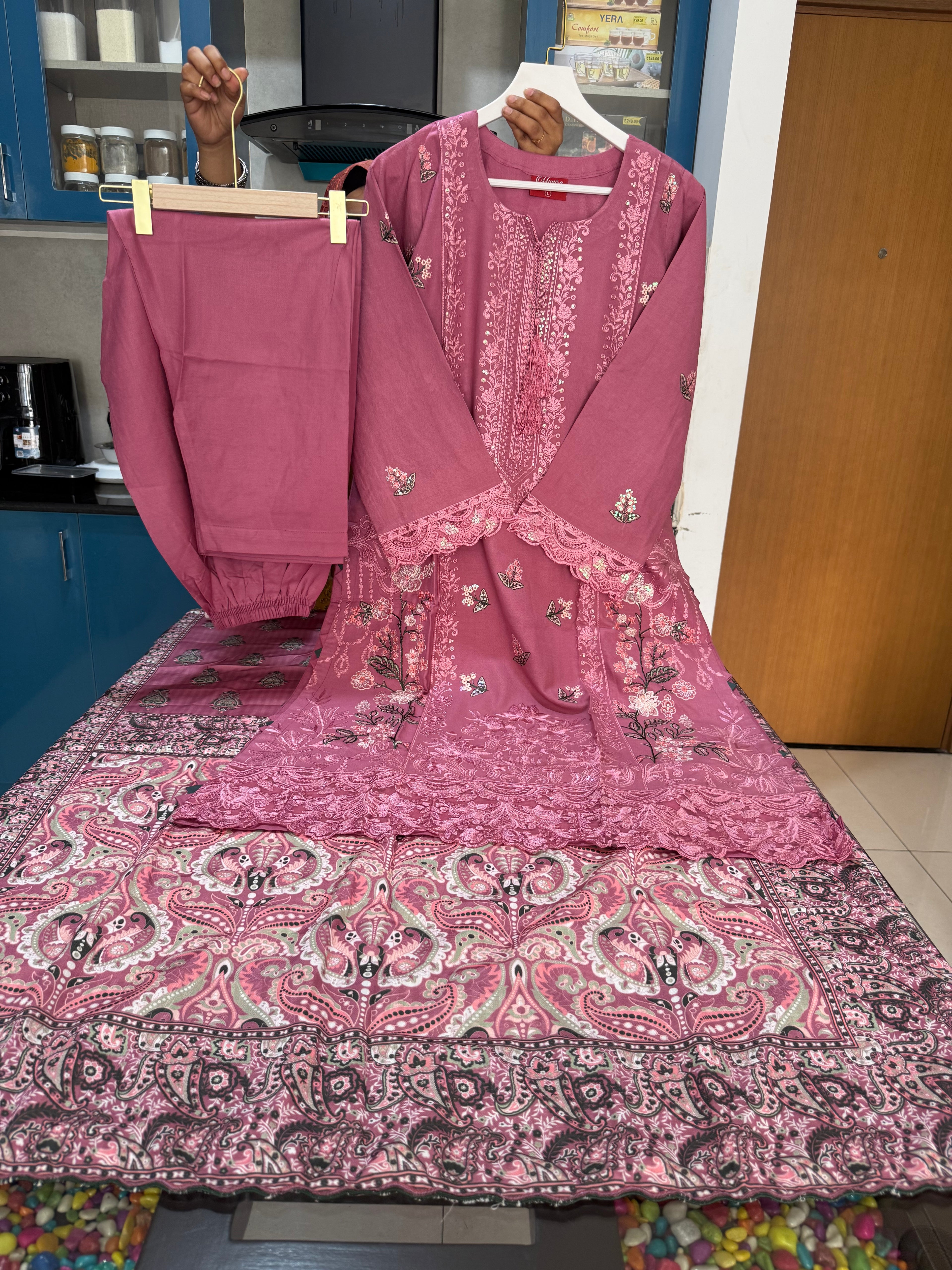 Munira Designer: Mauve-Pink Linen Ensemble with Floral Shawl