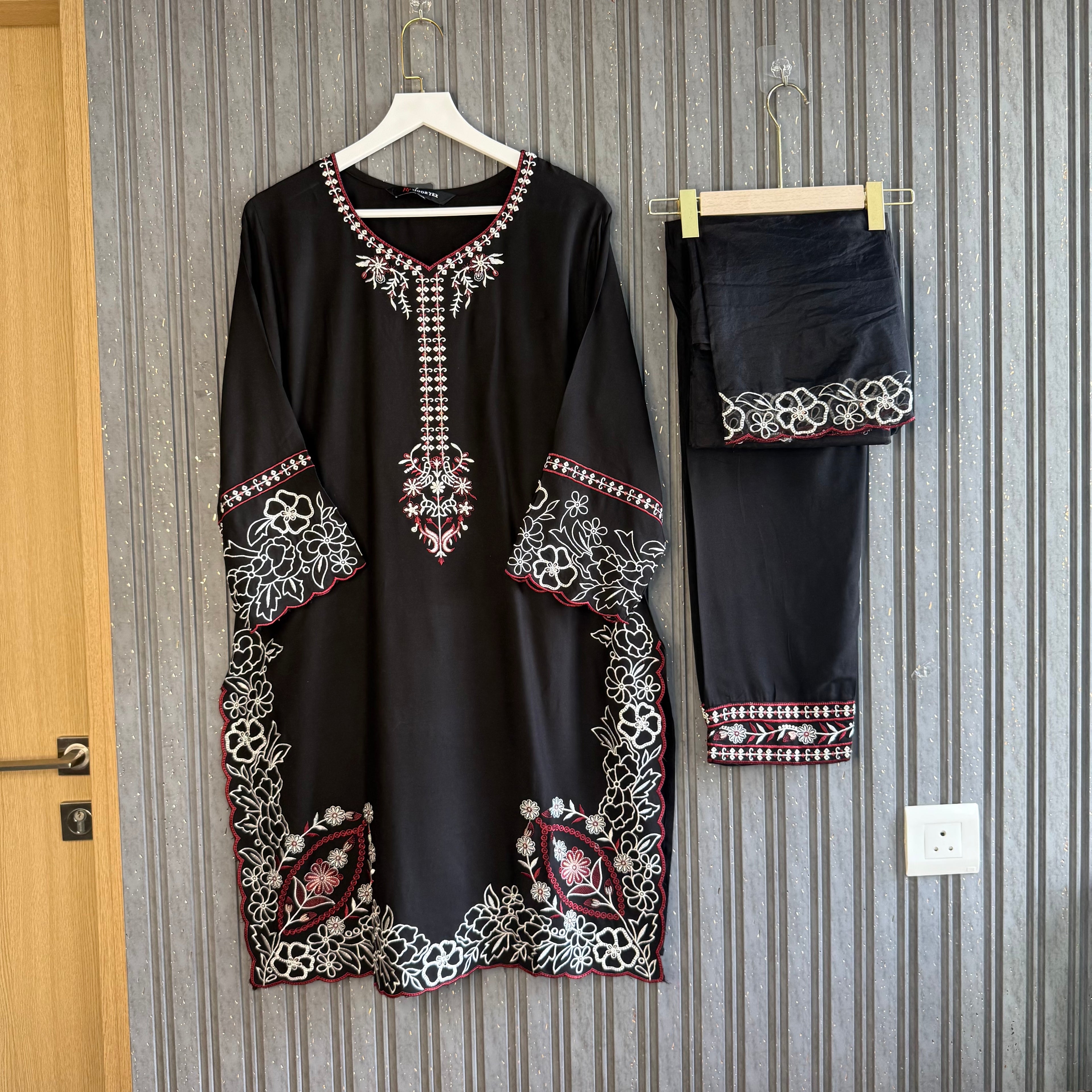 Malina Mirha Pakistani suit