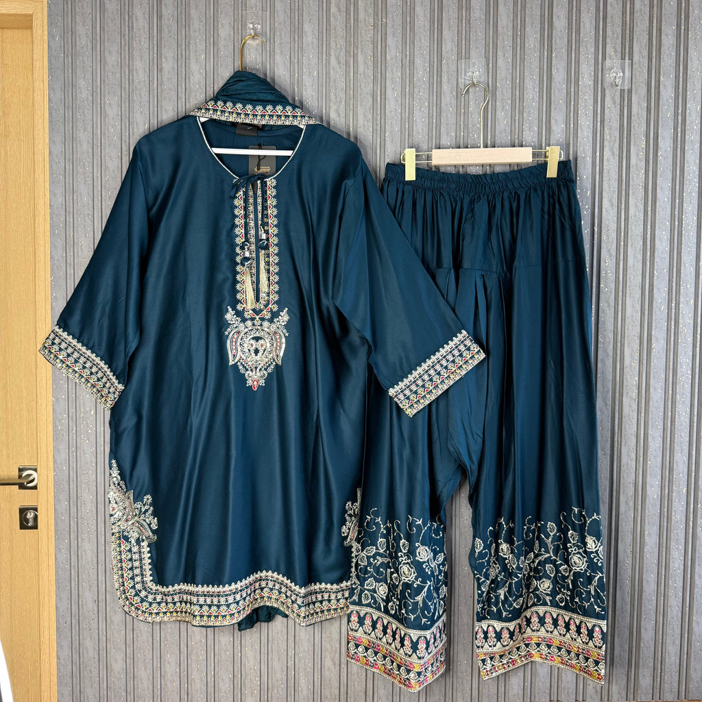 Zariqa Farshi suit
