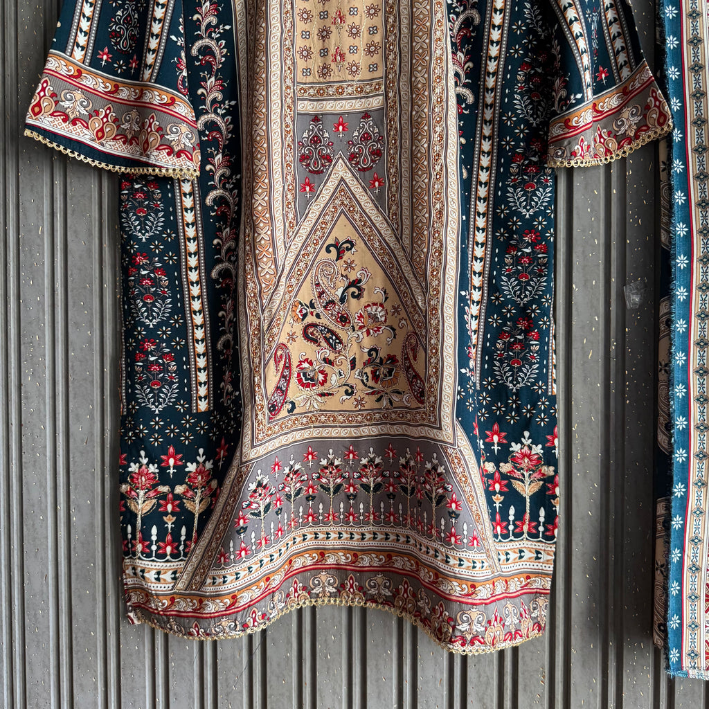 Minaahil Pakistani suit