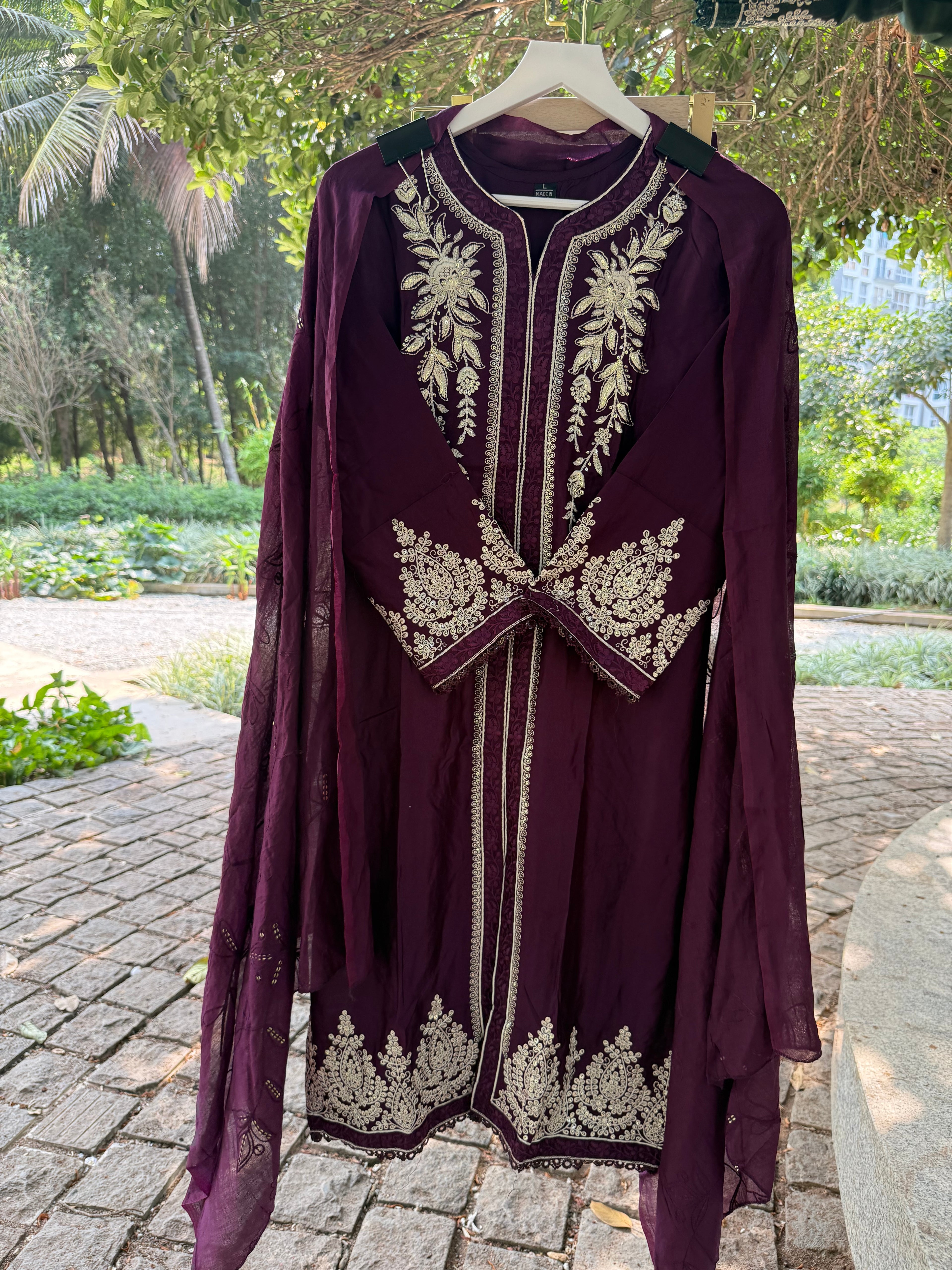 RÉHMAEL VÉRA – Signature Edit