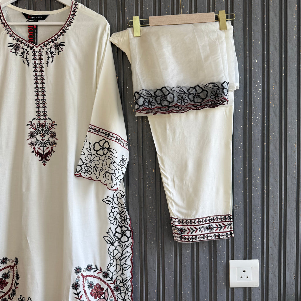 Duha Aiman Pakistani suit