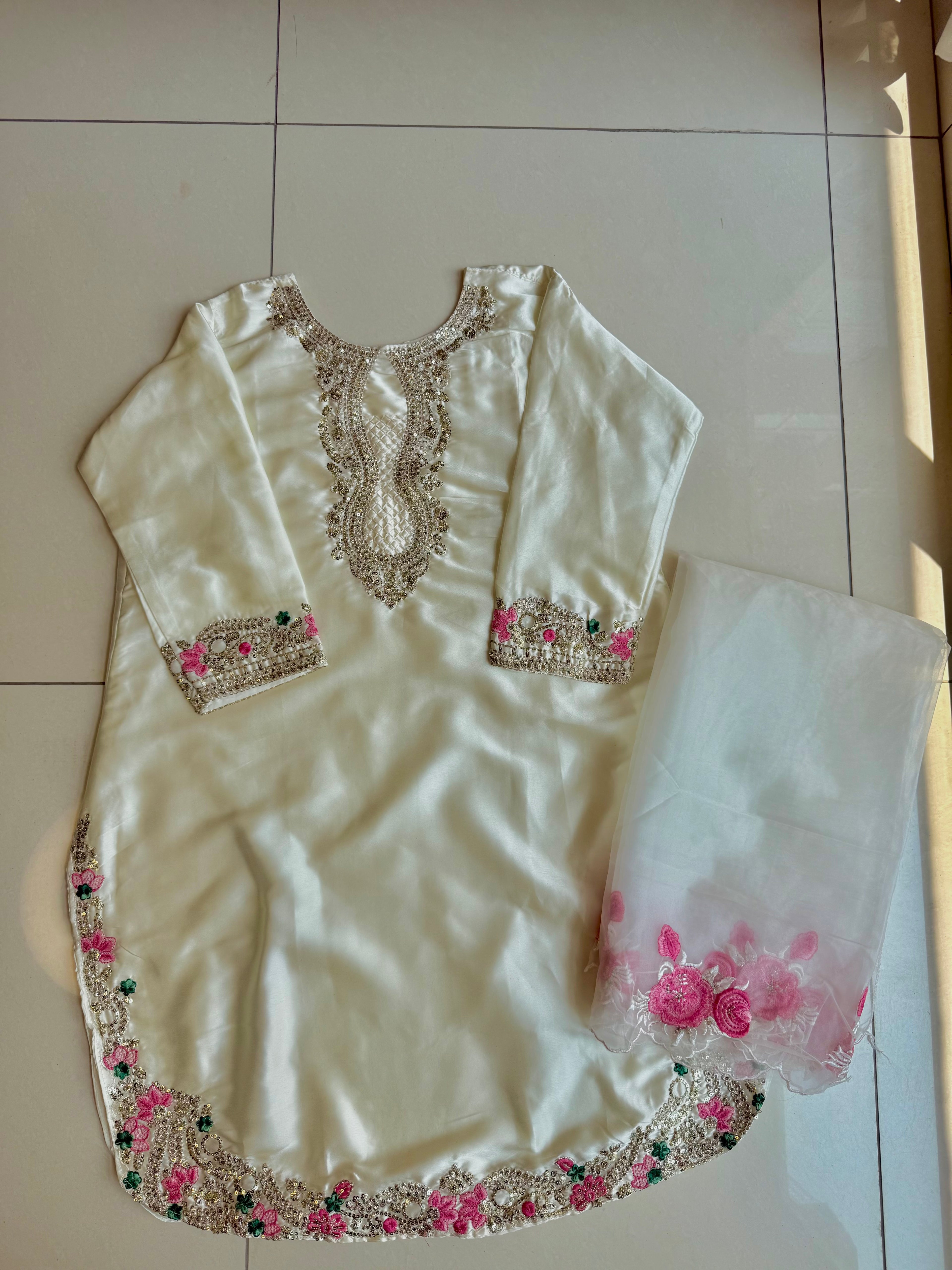 Hania Amir Farshi Salwar