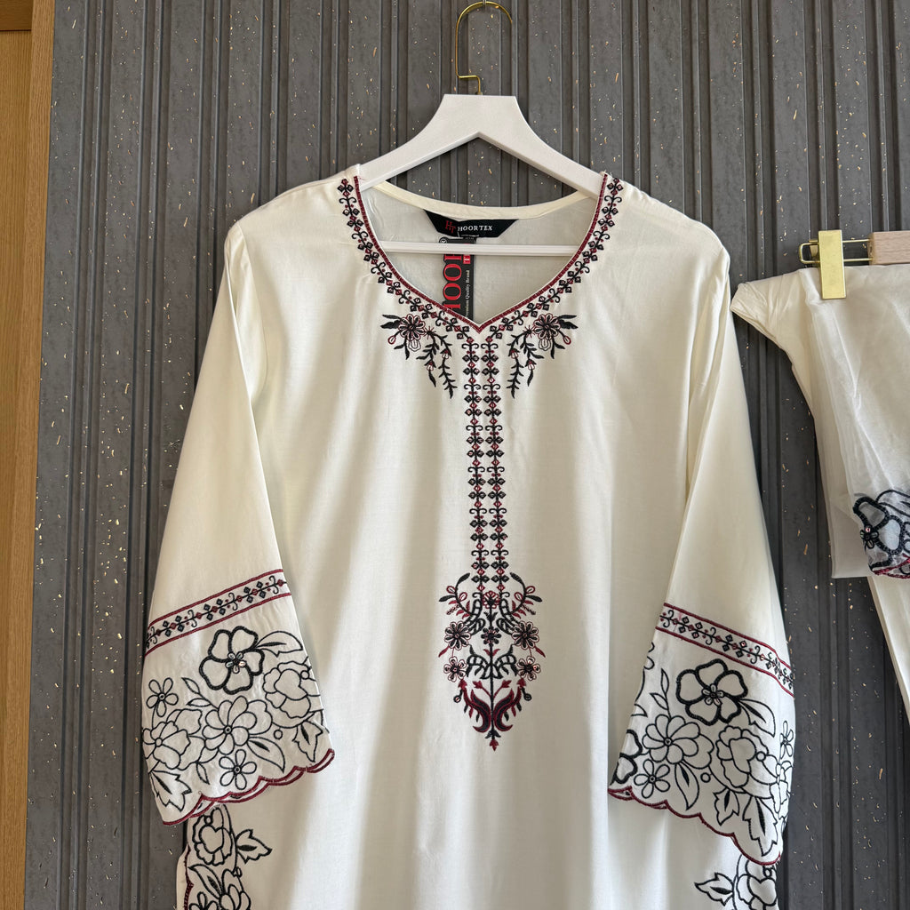 Duha Aiman Pakistani suit