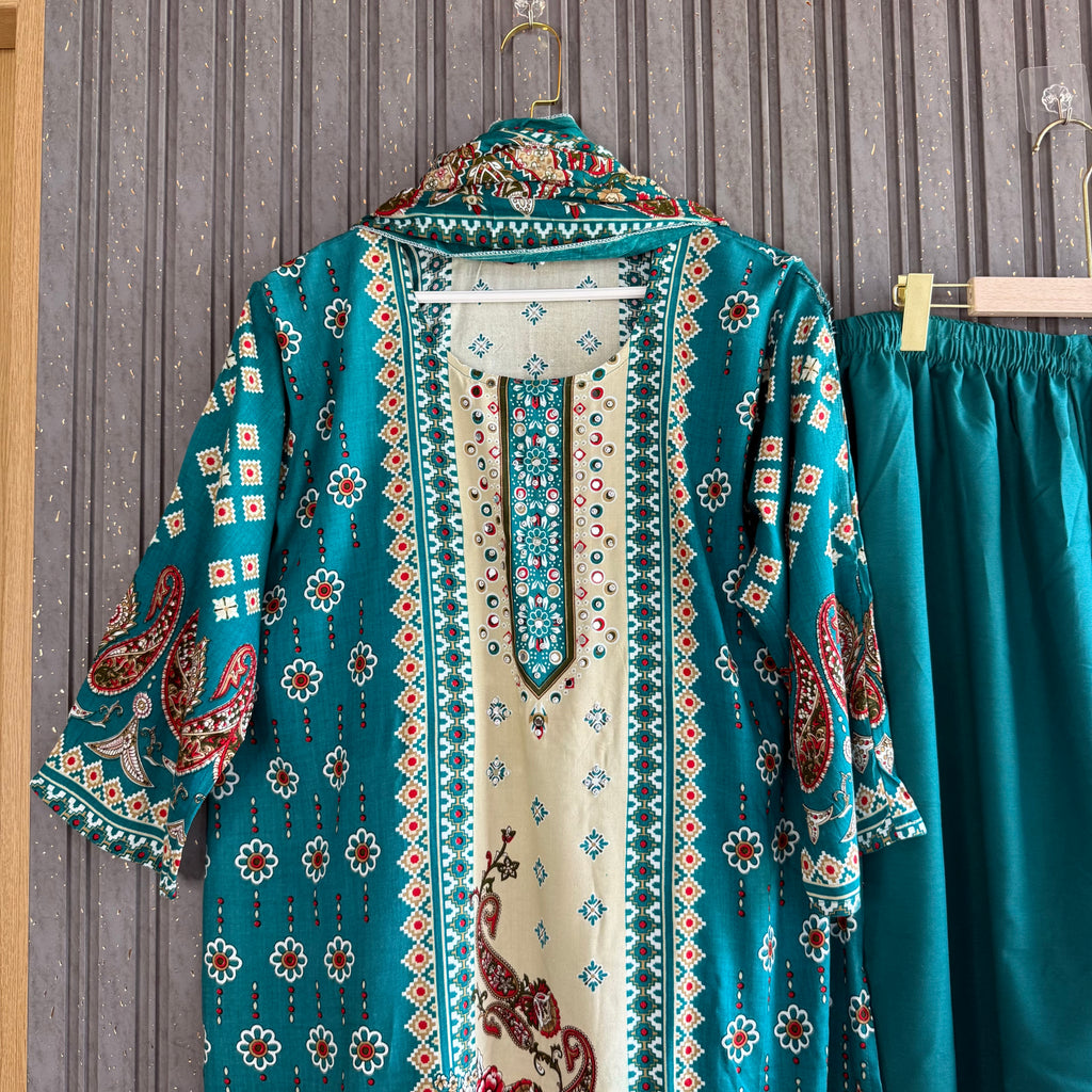 Huma asnami pakistani suit