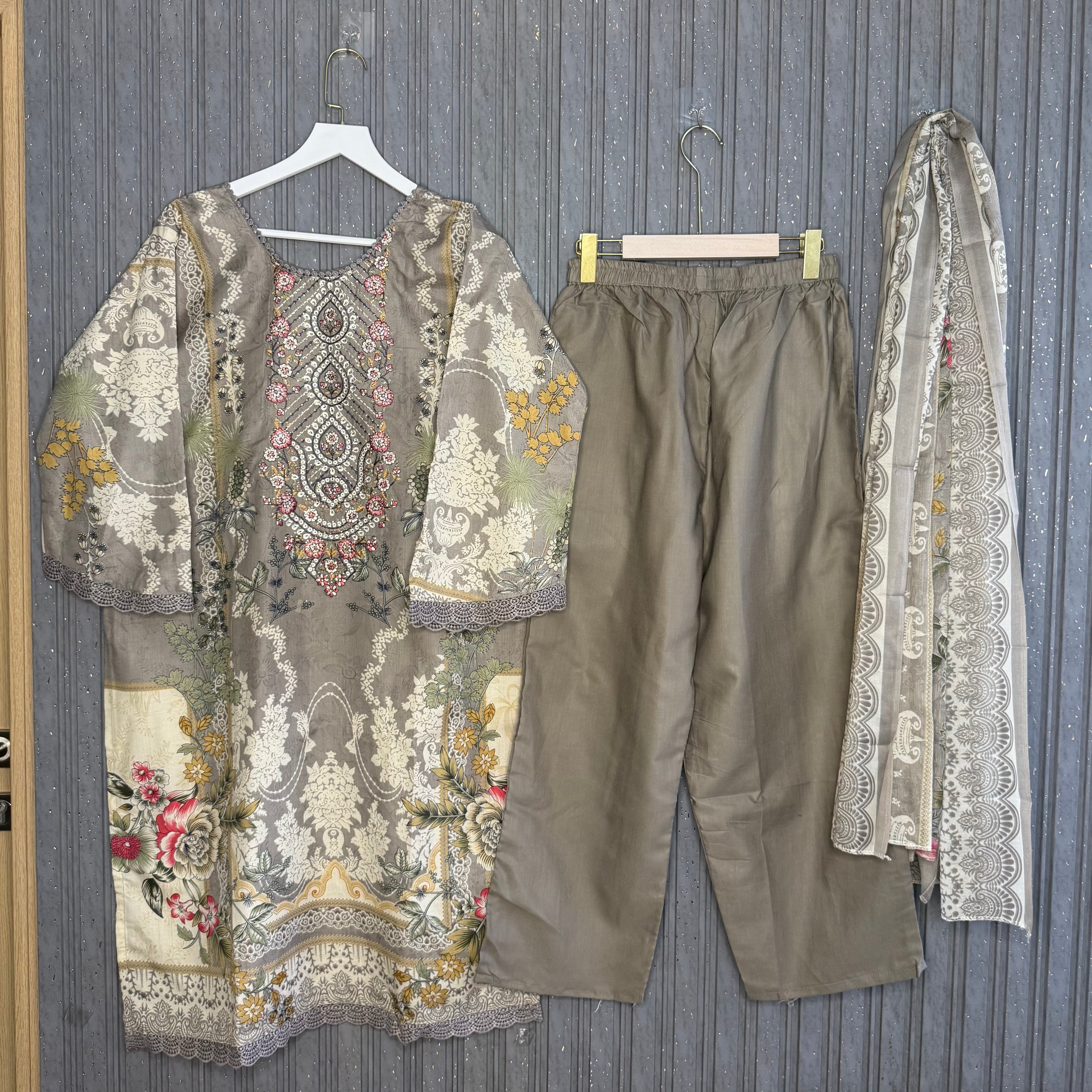 Ahmir Pakistani cotton lawn suit
