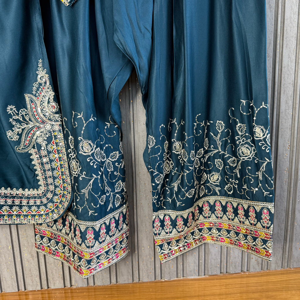 Zariqa Farshi suit