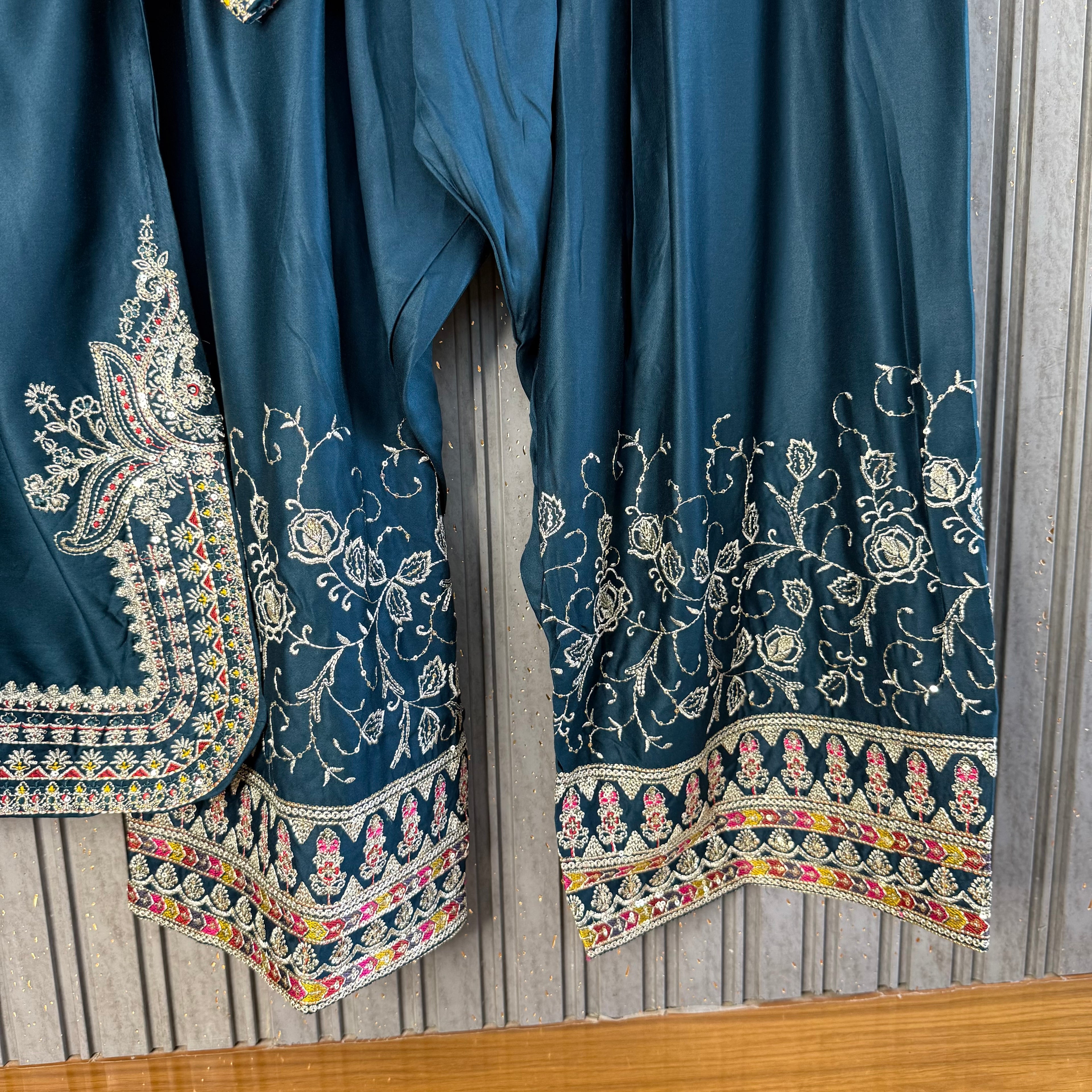 Zariqa Farshi suit