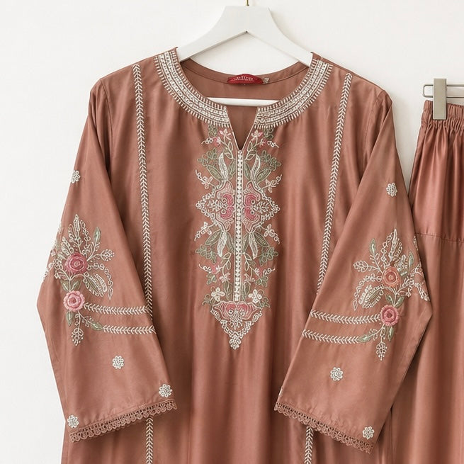 Maryam Hiba Pakistani suit