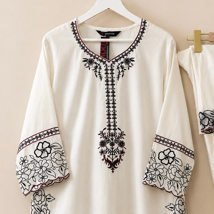 Duha Aiman Pakistani suit